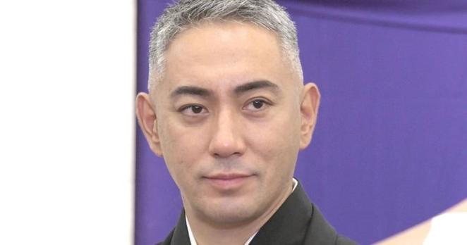 市川團十郎、長女・麗禾との“手つなぎ”散歩ショット公開「お2人のシルエットが可愛らしい」「ほほ笑ましいです」 - ORICON