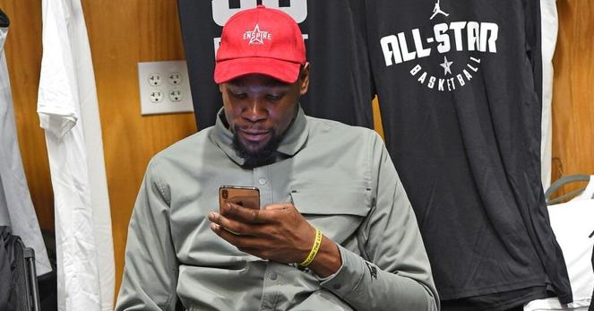 Kevin Durant’s Twitter feed is the best thing about this Suns offseason