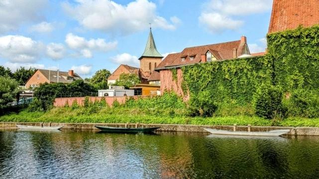 Darum bekommt Lüchow erst mit sehr viel Verzögerung sein schwimmendes Stadtgrün auf der Jeetzel