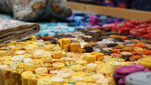 Mehr mini-stoffröllchen, nach Farbe sortiert