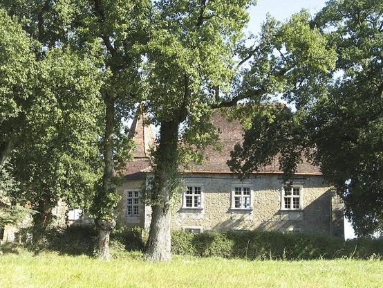 Château de Léberon à #Cassaigne (#Gers) Si les débuts du château remontent au XIIIe siècle, la majeure partie de l'édifice appartient à la Renaissance. La tour ronde peut dater du XIVe siècle. Le corps de logis...
Suite 👉 https://monumentum.fr/monument-historique/pa00094756/cassaigne-chateau-de-leberon
#Patrimoine #MonumentHistorique
Photo CC-BY-SA 4.0 : ww2censor