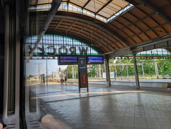 platform of the German-style train station in Wrocław, from an in-train perspective