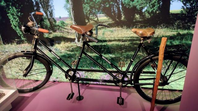 Tandem des Ehepaars Alice und Arno Schmidt im Bomann-Museum Celle