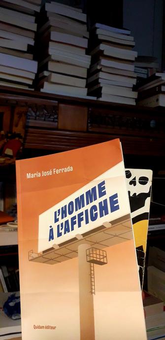 Couverture du livre de María José Ferrada, " L'homme à l'affiche ". Quidam éditeur.