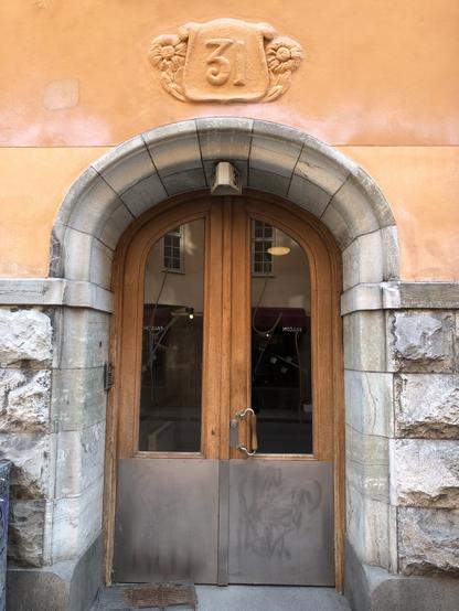 Porte d’entrée d’immeuble à Stockholm