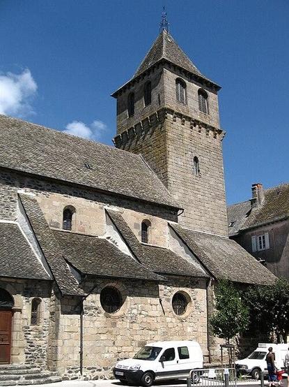 Eglise Saint-Sauveur à #Pleaux (#Cantal) L'église présente un clocher carré d'époque romane dressé au chevet d'un édifice du XVe siècle. Construction XIIe siècle, XIIIe siècle. En totalité l'église Saint-Sauveu...
Suite 👉 https://monumentum.fr/monument-historique/pa00093575/pleaux-eglise-saint-sauveur
#Patrimoine #MonumentHistorique
Photo CC-BY-SA 4.0 : Sébastien Mora