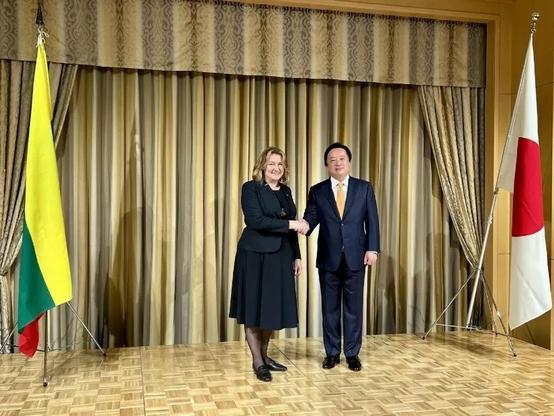 Lithuania, Japan boost defense ties at Tokyo business forum