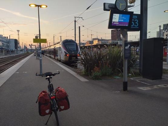 my bicycle and the Intercités I am about to board for Lyon