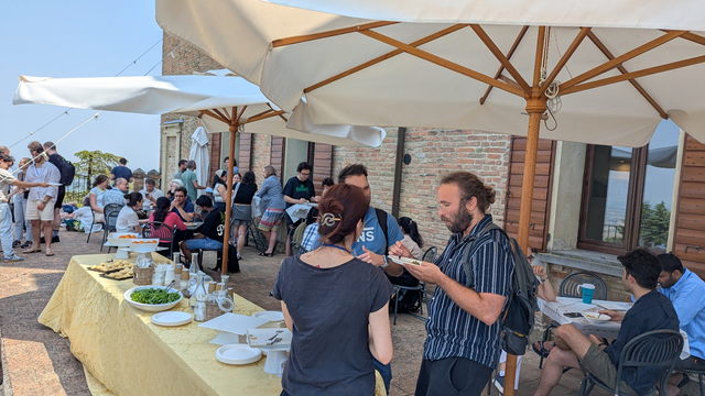 Students having a light lunch on the terrace of BErtinoro castle.