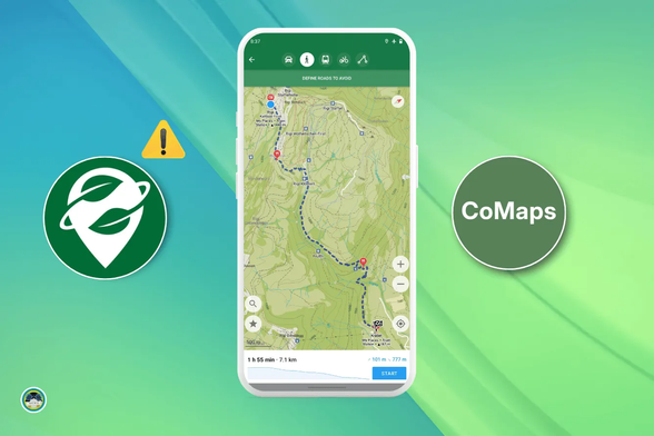 L'immagine mostra uno schermo di un'applicazione di mappatura chiamata "CoMaps". Al centro dell'immagine, c'è un telefono cellulare che visualizza una mappa con un percorso tracciato in blu, indicando una traccia di escursione. La mappa mostra un terreno montuoso con linee di contorno che rappresentano la topografia. Sopra la mappa, c'è un titolo che dice "DEFINE ROAD TO AVOID" e un pulsante "START" in basso a destra. In alto, ci sono icone per diverse modalità di trasporto, come auto, autobus, bicicletta e camminata.

A sinistra dell'immagine, c'è un logo verde con una foglia di organic maps e un triangolo giallo