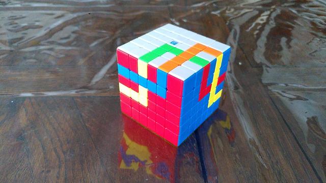 rubickcube 6x6 avec un motif de lignes entrelacées
