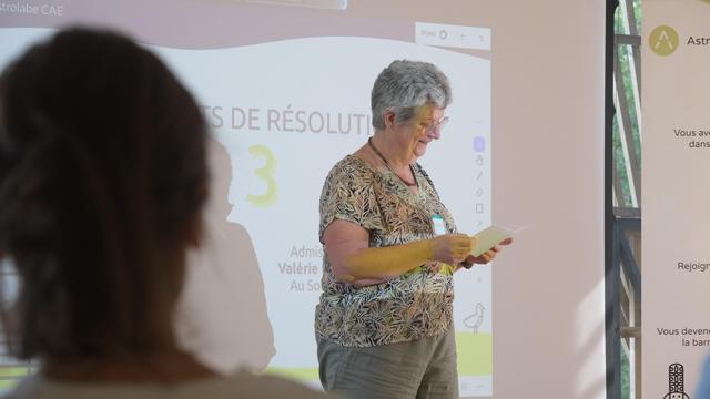 Une sociétaire défend sa candidature