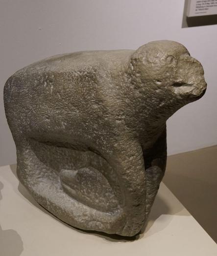 Dog and 2. animal, Ulster Museum, photocredit 1. Neu-Kelte