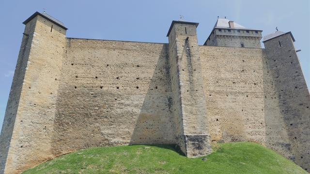 le château de Mauvezin depuis le parking