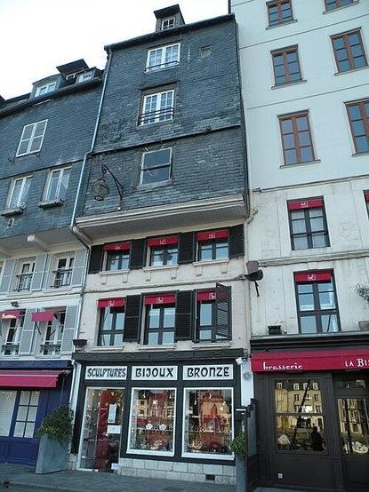 Maison à #Honfleur (#Calvados) Construction XVIe siècle. Façades et toitures (cad. AI 234) : inscription par arrêté du 6 mars 1933.
Suite 👉 https://monumentum.fr/monument-historique/pa00111403/honfleur-maison
#Patrimoine #MonumentHistorique
Photo CC-BY-SA 4.0 : Pymouss