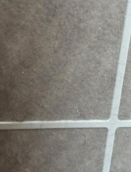 Nahaufnahme von einem Trotec Vorfilter vom Airgoclean 250E mit Partikelanhaftungen.