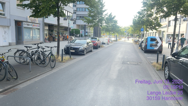 Live tatsächlich die Fraktion #AutoPolizei in der exklusiven zentralsten #Fahrradstrasse im Auto langsam durchfahren. Gefahren gesehen - Jetzt stellt sich Die Frage- wie die Beamten im Auto - Die Reformierte StVG StVO durch gesetzt Haben…
