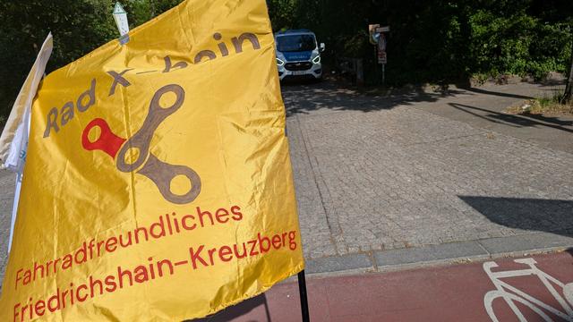 Fahne vom Netzwerk Fahrradfreundliches Friedrichshain-Kreuzberg