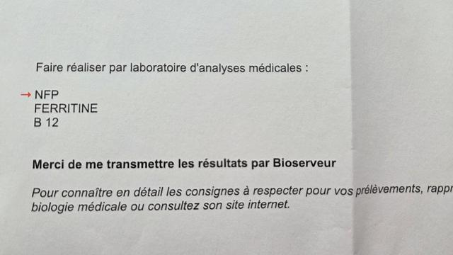Ordonnance médicale sur laquelle est indiqué : « Faire réaliser par laboratoire d'analyses médicales.
NFP
FERRITINE
B 12
Merci de me transmettre les résultats par Bioserveur »