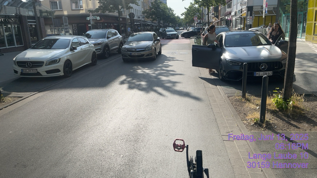 Echte Reine ( Außer echten wirklichen Lieferverkehr &  das befahren der Fahrradstrasse von/ zu den Tiefgaragen- Oder Die naive. kindliche innerstädtische Bezirkspoitik von CDU / SPD/ FDP- ohne selbstständige Umsetzen durch Private Abschleppdienste// Oder Traffic Control/ oder versenkbare massiv Pollern wird Das Nichts - Soweit zur Gleichstellung aller Verkehre durch Reformierte StVG/ StVO