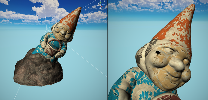 aus einem Erdhügel ragt ein verotteter Terracotta-Gartenzwergin in eine Skybox in einer 3D Szene. Auf der Zwergin sitz eine kleine schwarze Spinne mit Knubbelaugen. Man sieht den Editorview neben dem Kameraview. 3D - Szene