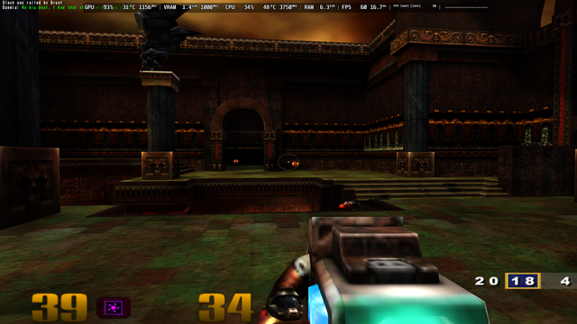 La imagen muestra una partida de Quake III Arena corriendo en Linux mediante el motor ioquake3. El entorno es un mapa clásico de estilo gótico, con arquitectura oscura y detalles ornamentales. El jugador está usando el rifle de plasma, tiene 39 de salud y 34 de armadura. En pantalla se observan proyectiles en vuelo, señalando acción en curso. En la parte superior, se despliega un overlay con información del sistema (temperaturas, uso de GPU/CPU, RAM, FPS)