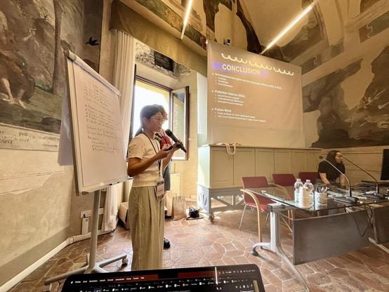 Team Hobbit with two presenters presenting their research outvomes in the final presentation session of ISWS in the Fresco Room of BErtinoro Castle.