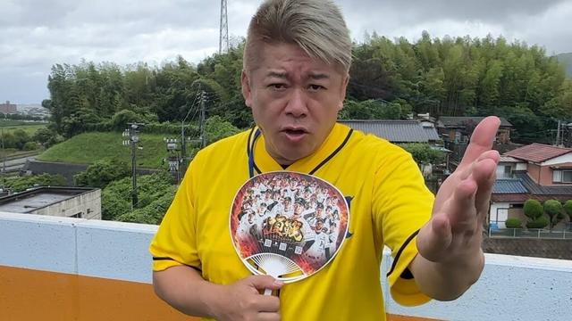 ローラさんが裸足で田植えして炎上している件について解説します