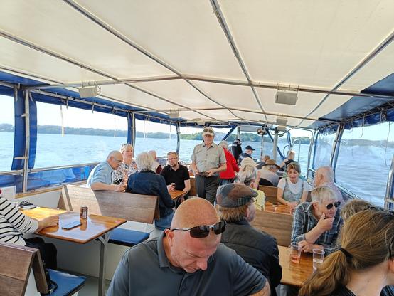 ingeniører på turbåd på Sorø sø