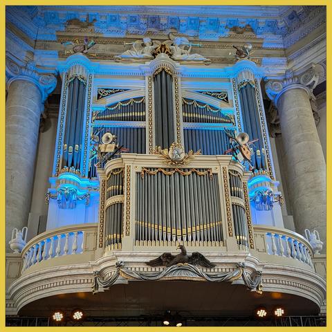 Front of the historic organ (1783) in the Oostkerk