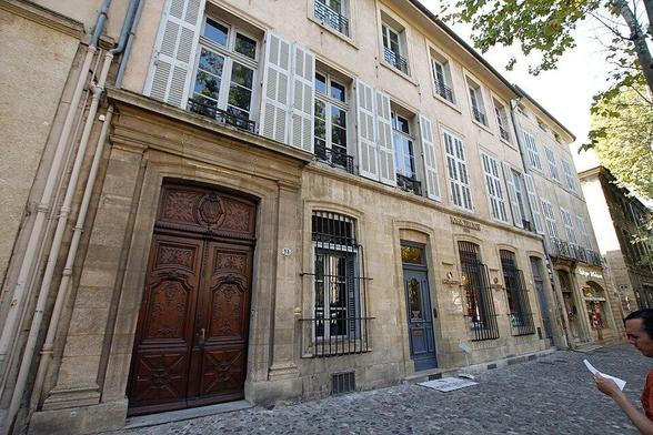 Hôtel Raousset-Boulbon dit aussi Fauris de Saint-Vincens ou de Rascas à #AixenProvence (#BouchesDuRhône) Construction 3e quart XVIIe siècle. Hôtel, sauf parties classées ; jardin ; aile en retour ; communs (cad...
Suite 👉 https://monumentum.fr/monument-historique/pa00081048/aix-en-provence-hotel-raousset-boulbon-dit-aussi-fauris-de-saint-vincens-ou-de-rascas
#Patrimoine #MonumentHistorique
Photo CC-BY-SA 4.0 : Lsmpascal
