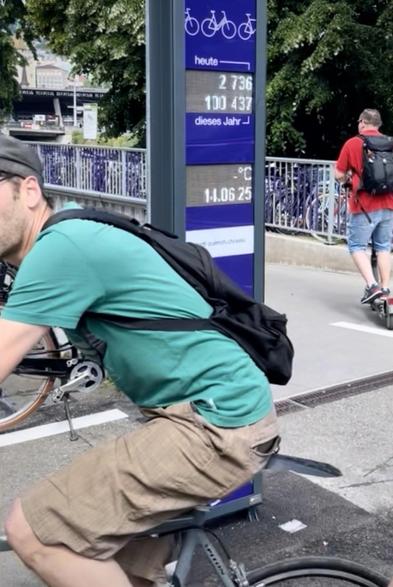 Am 14.06.2025 un 16 Uhr zeigt die Zählstelle am Velotunnel bereits 100432 Durchfahrten an. Am 22.05.2025 war Eröffnungstag.