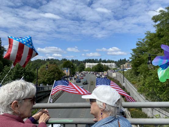 bridge in e. bothell already full, crowd thick along both sides of the highway to end of visibility