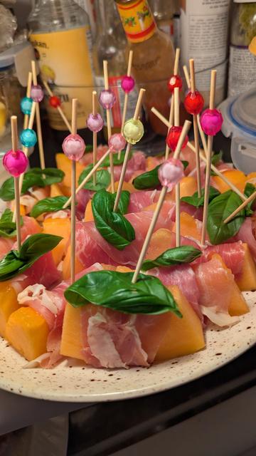 Brochettes melon prosciutto basilic