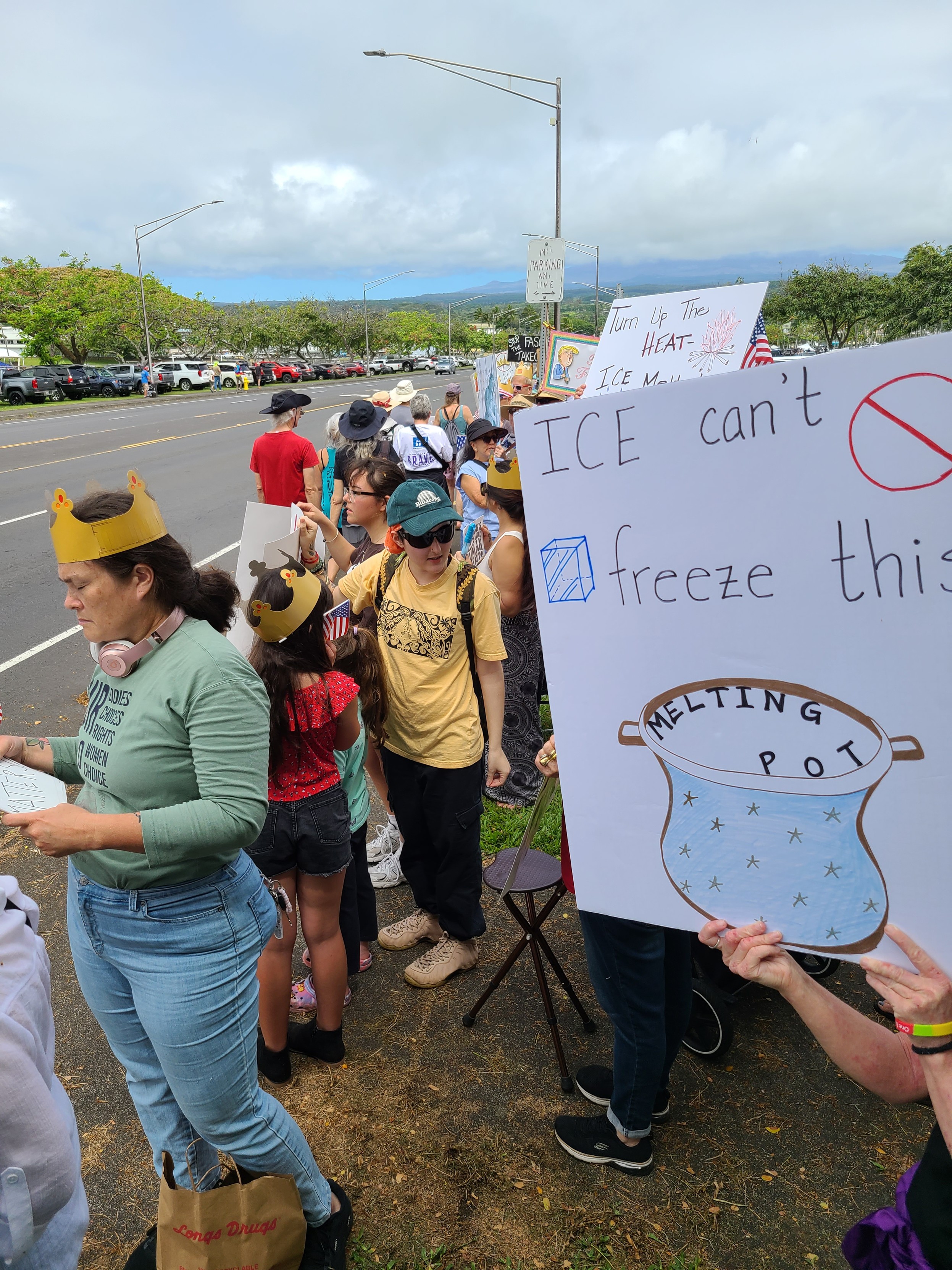 No Kings crowd along a major roadway near the Hilo Bayfront.