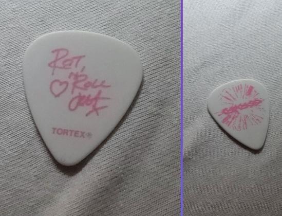 Carcass white pick, front and back in the pictcure, showing Autograph one side and Band name logo on the other.