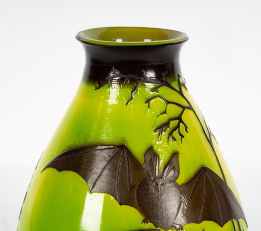 official auction photo #2, closeup of top of vase showing the rim and one of the bats flying under a branch