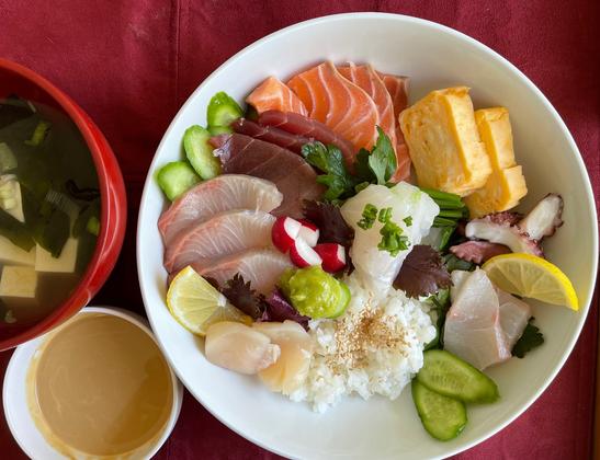 Sashimi combo rice plate