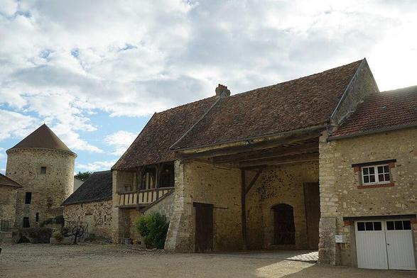Château à #Lagery (#Marne) Construction XIIIe siècle, 2e moitié XVe siècle, 1ère moitié XVIe siècle. Tour du 13s ; tour d'escalier ; porche d'entrée ; façades et toitures de la maison à galerie (cad. B 348) : i...
Suite 👉 https://monumentum.fr/monument-historique/pa00078927/lagery-chateau
#Patrimoine #MonumentHistorique
Photo CC-BY-SA 4.0 : G.Garitan
