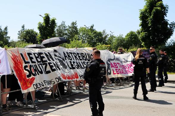 Es kam an einigen Stellen zu direkt Protest in Hör und Sichtweite. So auch auf diesem Bild.