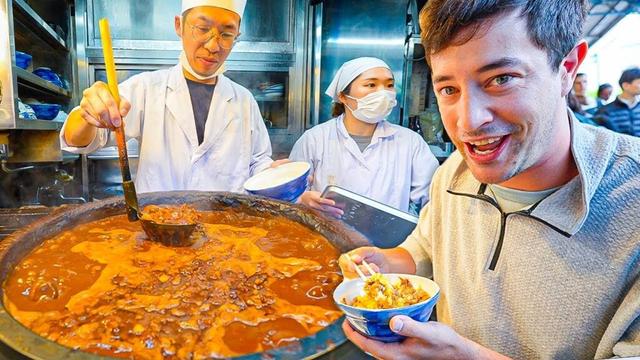 24 Hour Tokyo Food Binge 🇯🇵 RAMEN + WAGYU Beef + STREET FOOD in Tsukiji & Shinjuku!