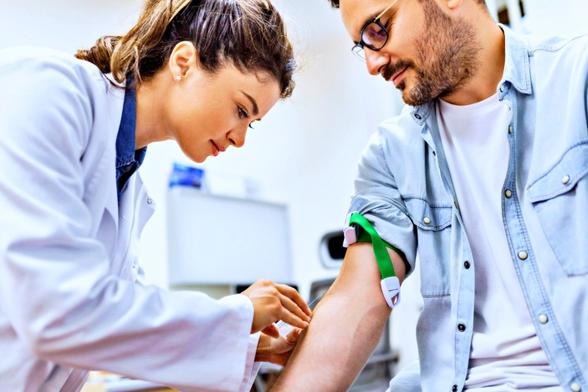 Dia Mundial do Doador de Sangue: o que é necessário saber para realizar uma doação segura? No Brasil, são registradas 3,16 milhões de doações por ano, segundo dados do Ministério da Saúde