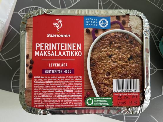 An aluminum food container reading “perinteinen maksalaatikko”