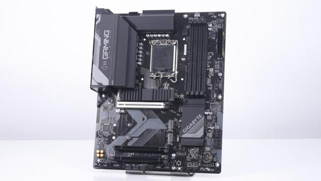 第13/14世代Core用マザーにPCIe 5.0接続GPU対応モデル、最新ビデオカードもいける「GIGABYTE B760 GAMING X GEN5」