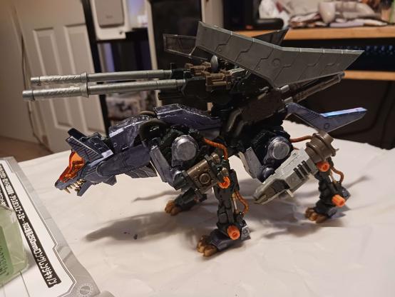 Another photograph of Good Boy's opposite side. It's essentially the same, except the front left leg has a shock cannon on it instead. The paint on the left side is probably overall a lot more marbled than the right as well.
