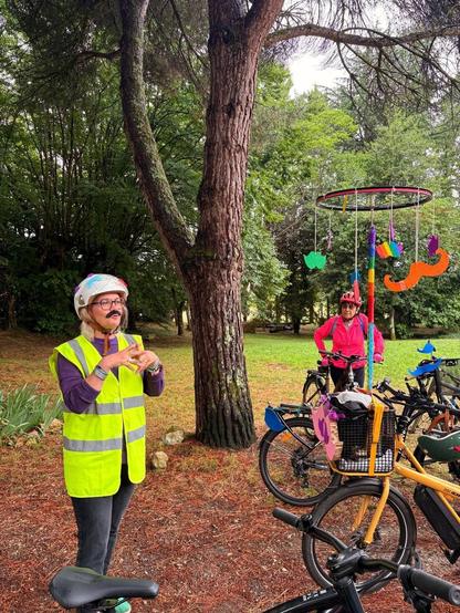La présidente des Vélotaffeurs Tressois fait le briefing avant le parcours de 6km