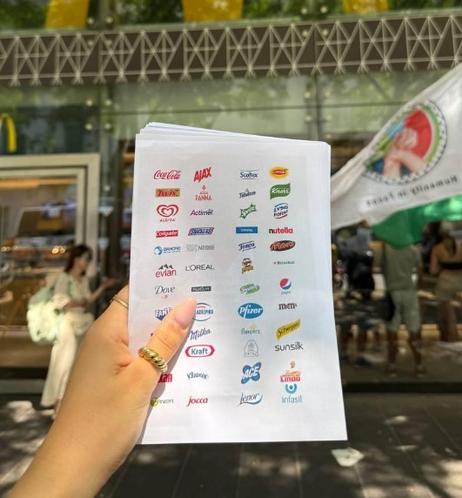 Volantino, retro.

Diversi marchi, tra cui: Coca Cola, Ajax, Scottex, Panna, Knor, Algida, Actimel, Snickers, Nutella, Danone, Nestlé, Tempo, Mars, Evlan, L'Oreal, Pringles, Dove, Pepsi, Philadelphia, Sprite, Fanta, Pfizer, M&Ms, Pampers, Schweeps, Kraft, Sunsilk, Ace, Mastro Lindo, Jocca e Infasil