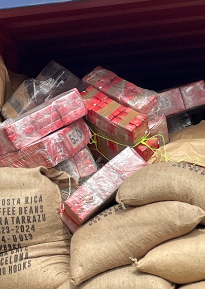 Cocaïna dins d'un contenidor de sacs de cafè (Fàtima Llambrich/3Cat)
