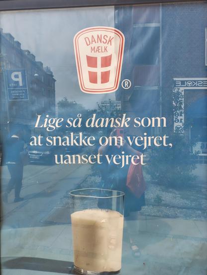 Dansk Mælk. Lige så dansk som at snakke om vejret, uanset vejret.