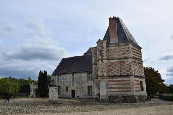 Manoir du Plessis-aux-Bois à #Vauciennes (#Oise) Ce manoir a été construit par la famille de Noüe aux XVe et XVIe siècles dans une enclave de la forêt de Retz, à proximité de Villers-Cotterêts. A la fin du XVII...
Suite 👉 https://monumentum.fr/monument-historique/pa60000020/vauciennes-manoir-du-plessis-aux-bois
#Patrimoine #MonumentHistorique
Photo CC-BY-SA 4.0 : Chatsam
